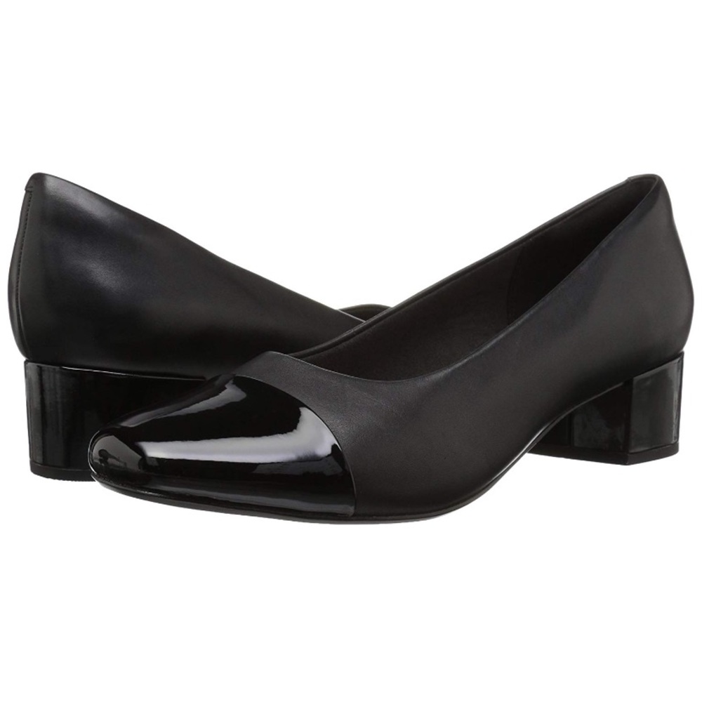 Clark’s pumps